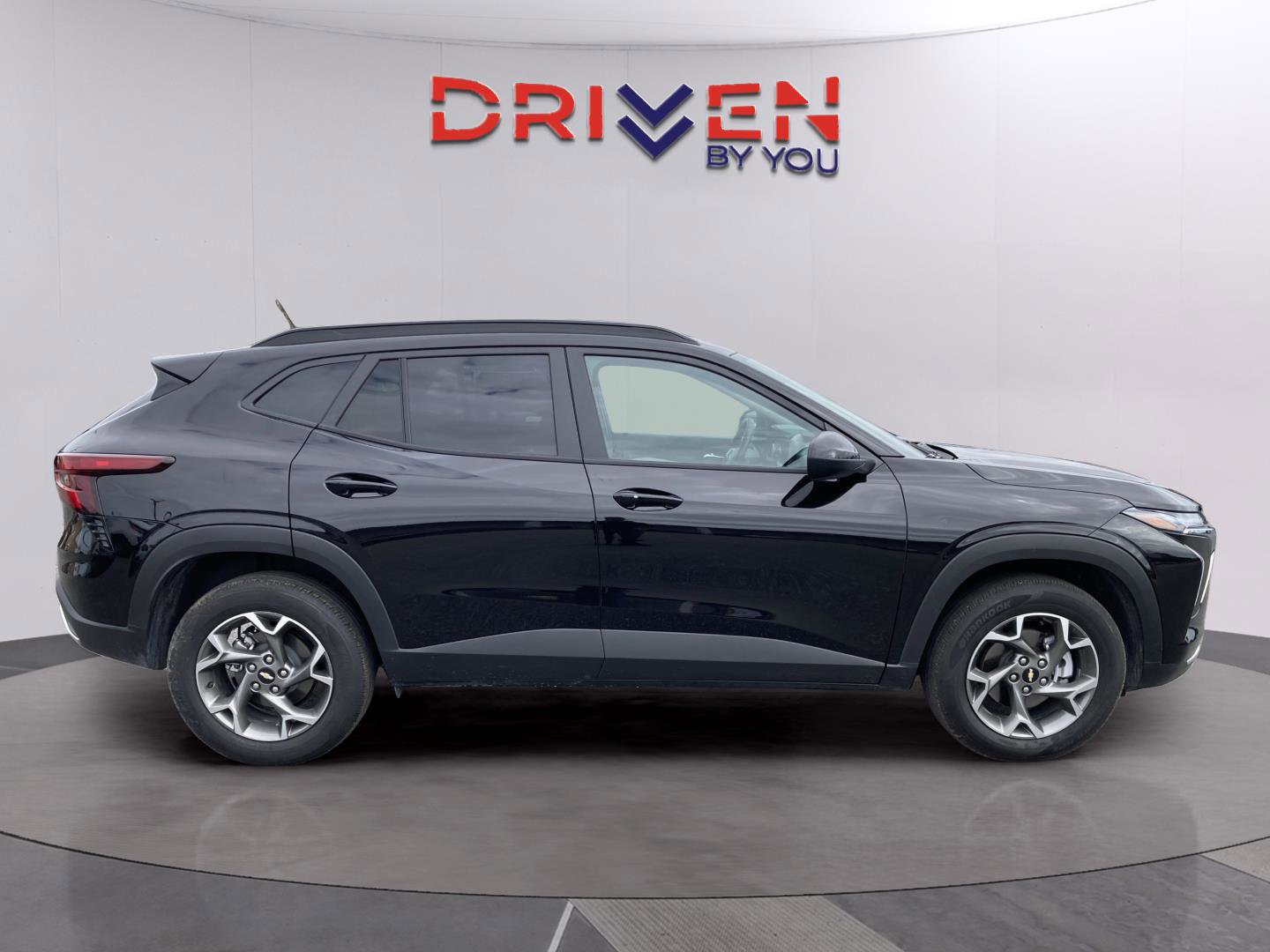 Used 2025 Chevrolet Trax LT w/ LT Convenience Package image 7