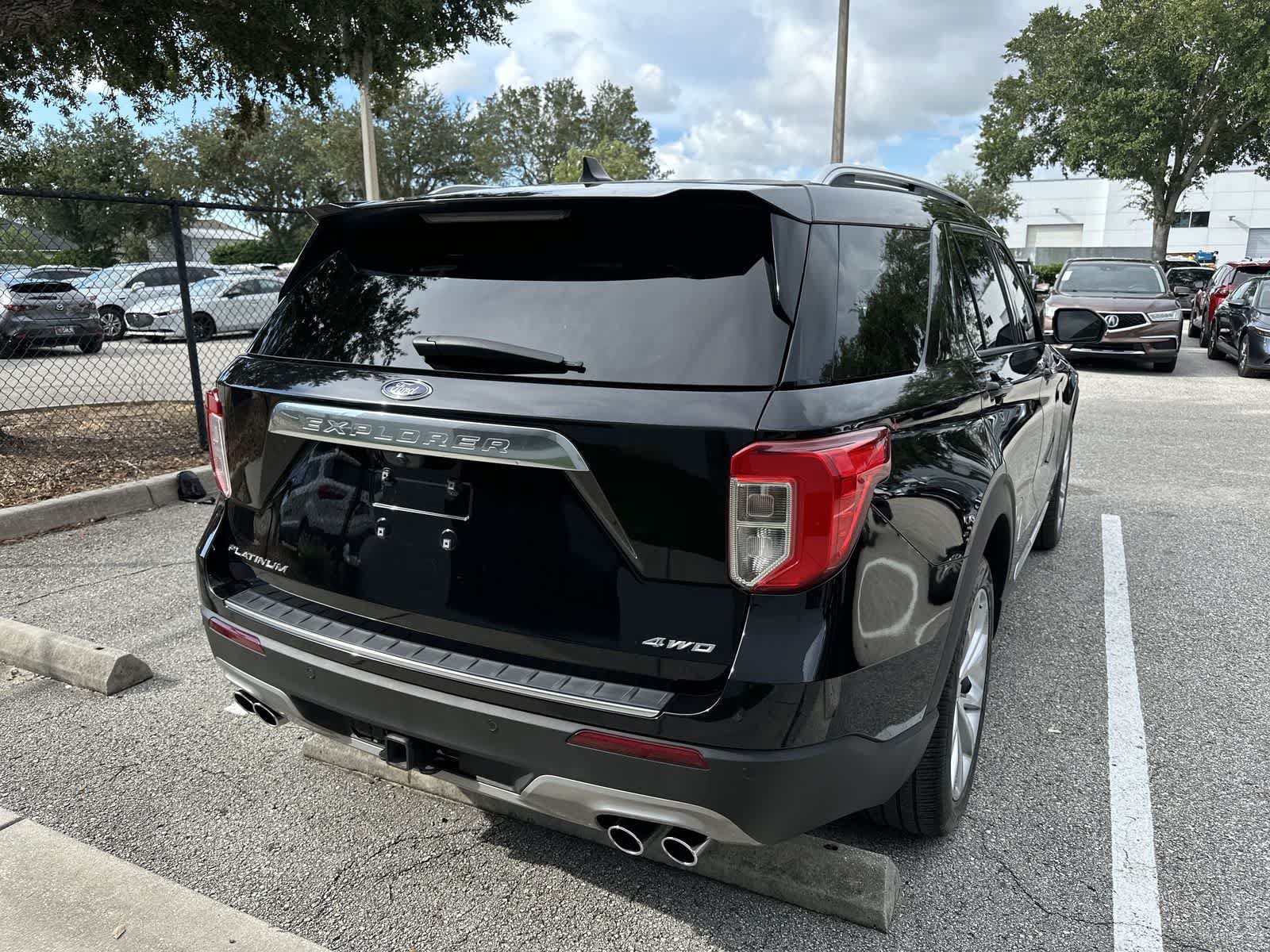 Used 2023 Ford Explorer Platinum w/ Technology Package AWD/4WD image 8
