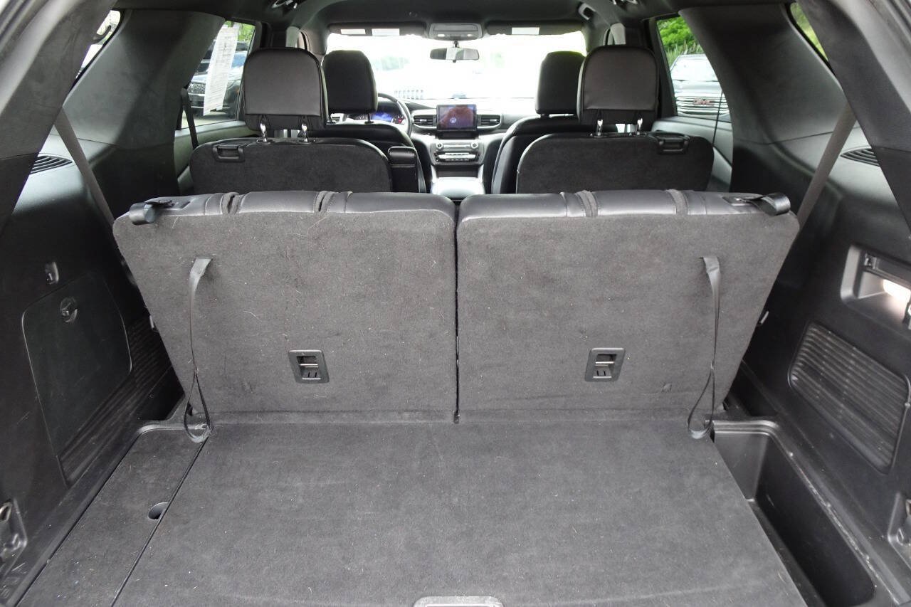 Used 2020 Ford Explorer XLT w/ Equipment Group 202A AWD/4WD image 9