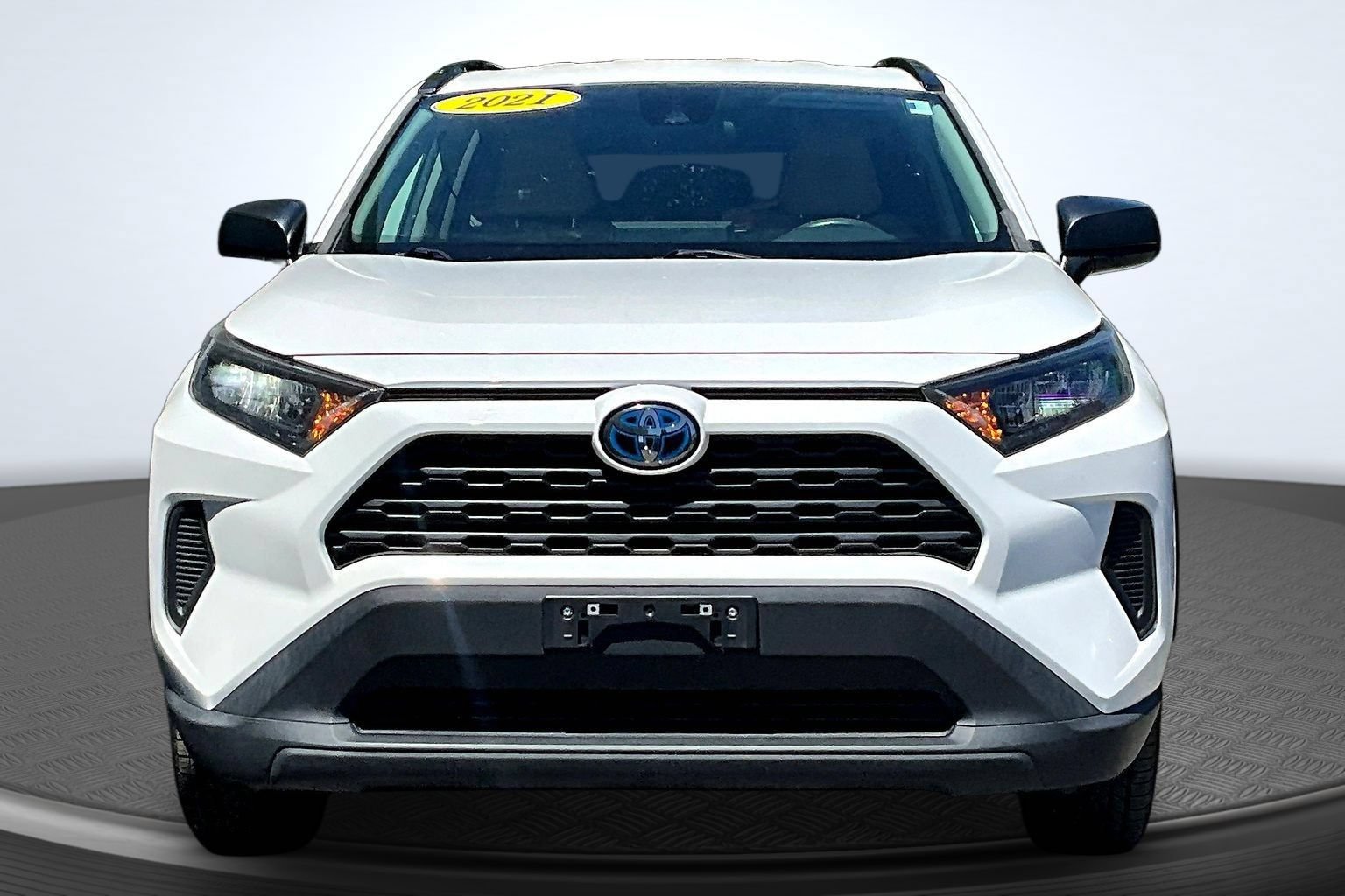 Used 2021 Toyota RAV4 LE AWD/4WD image 2