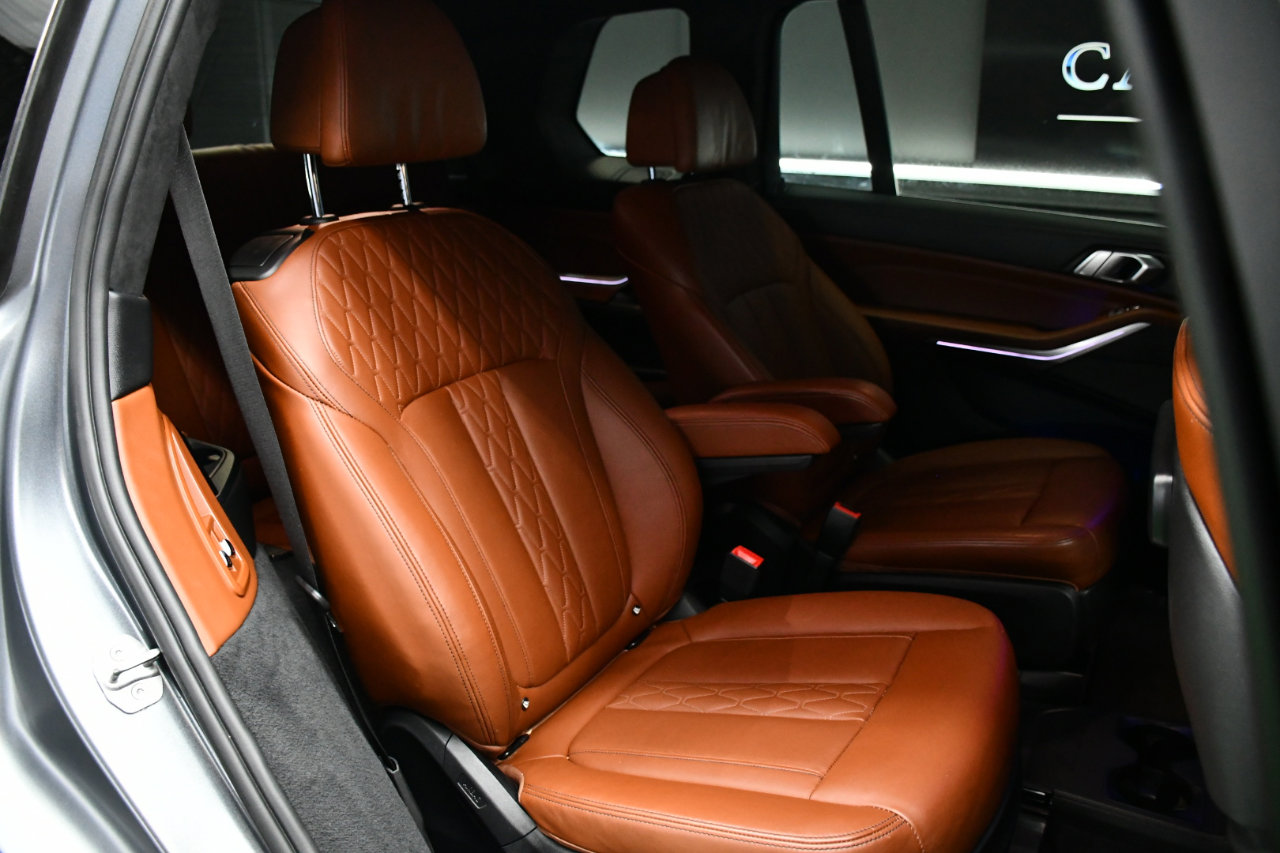 Used 2022 BMW X7 M50i w/ Executive Package image 45