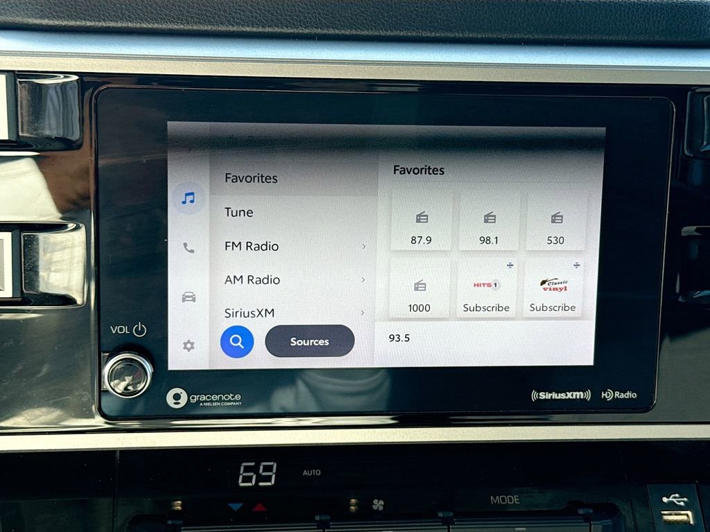 Used 2022 Toyota Tundra SR5 w/ SR5 Convenience Package image 16