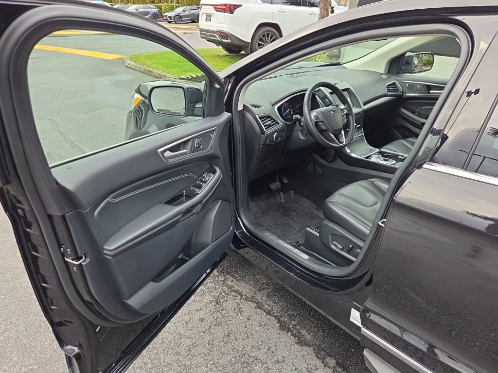 Used 2019 Ford Edge Titanium w/ Equipment Group 301A image 10