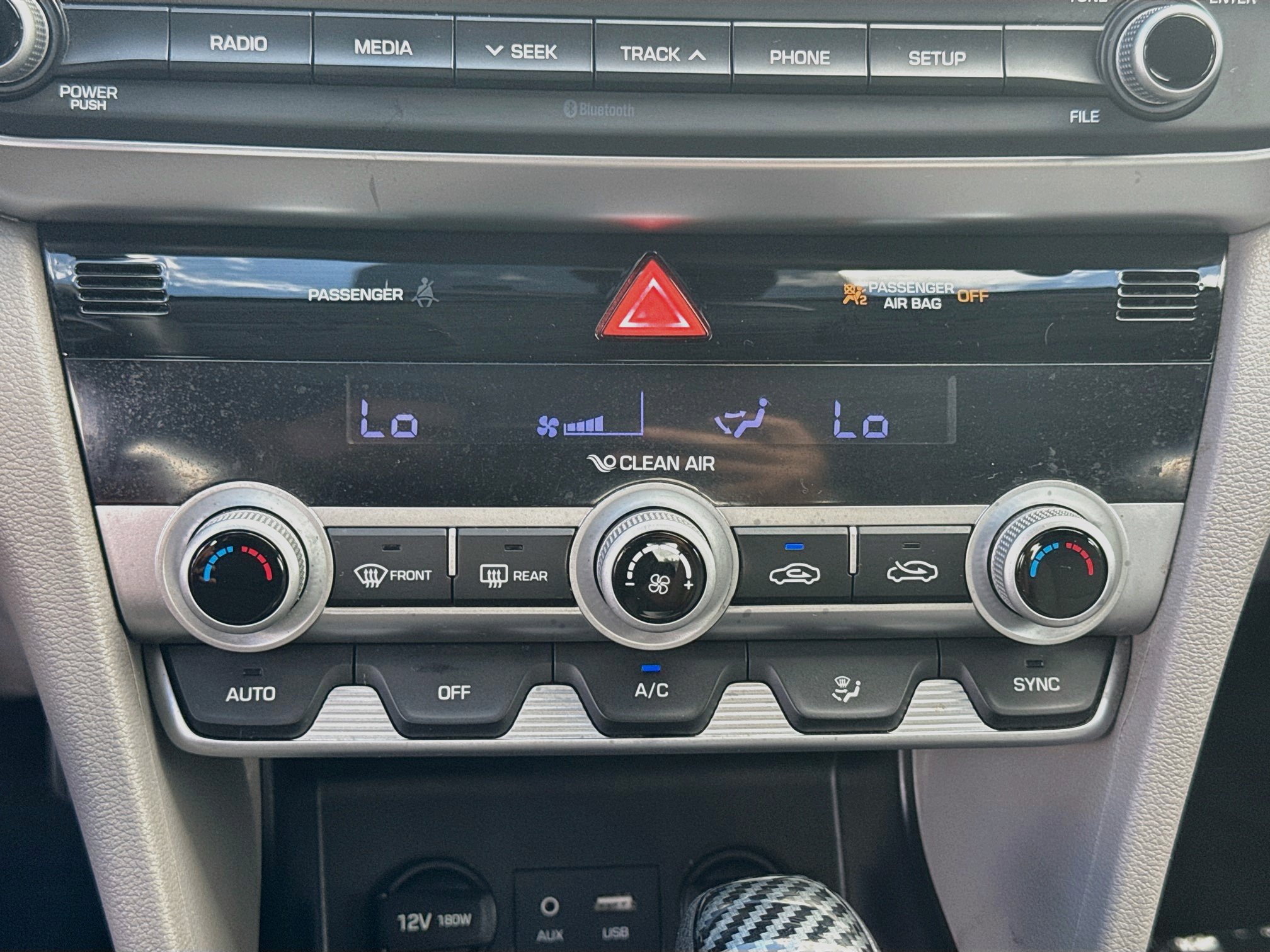 Used 2020 Hyundai Elantra SE FWD image 12