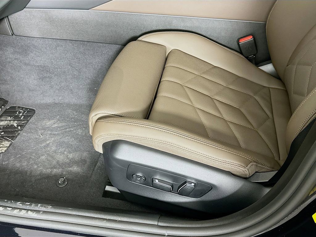 New 2026 BMW 550e xDrive w/ Executive Package image 26