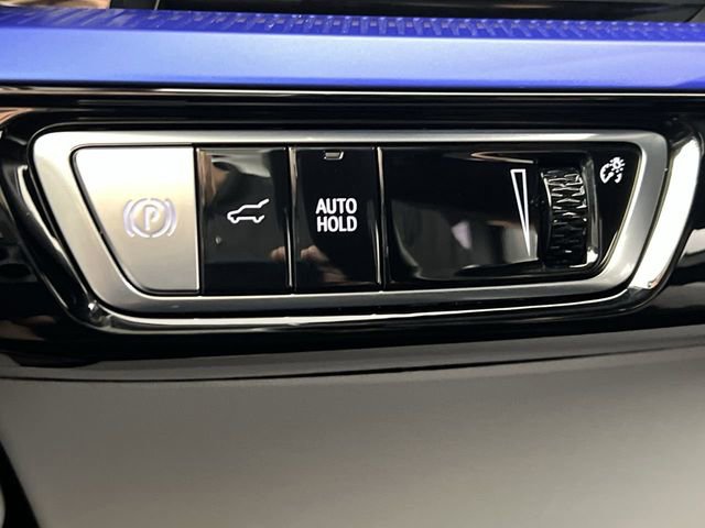 Used 2025 Cadillac Optiq Luxury 1 AWD/4WD image 18