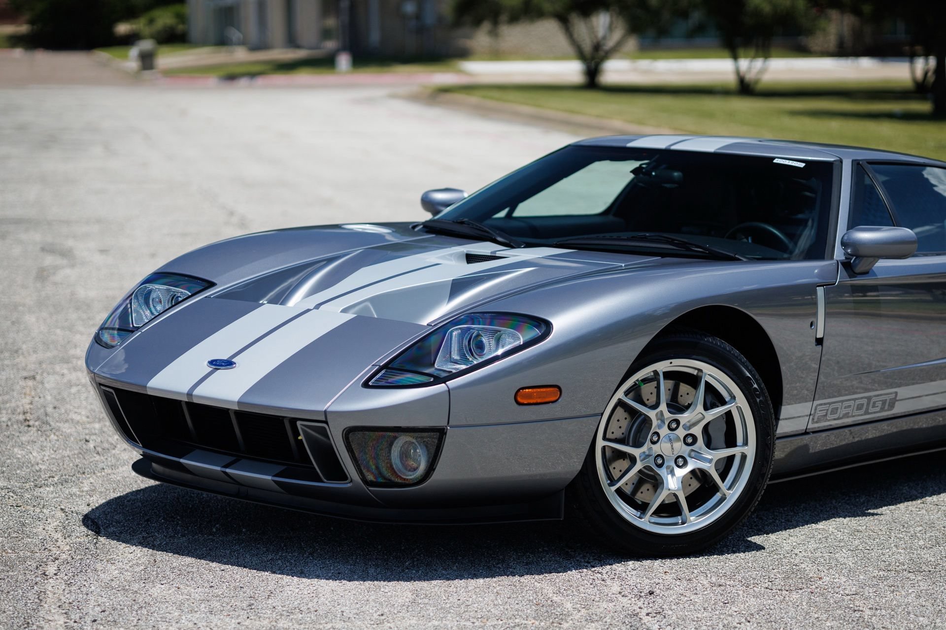 Used 2006 Ford GT RWD image 21