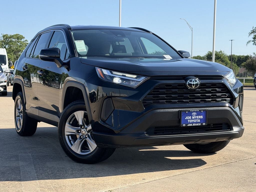 Used 2024 Toyota RAV4 XLE FWD image 2