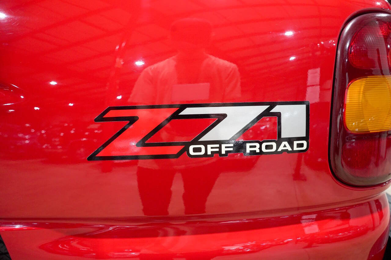 Used 2002 Chevrolet Silverado 1500 LS w/ Off-Road Chassis Pkg AWD/4WD image 22