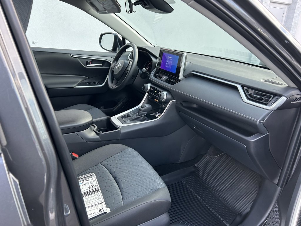 Used 2025 Toyota RAV4 XLE image 12