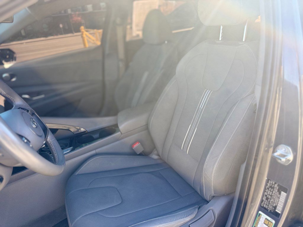 Used 2023 Hyundai Elantra SEL w/ Convenience Package image 15
