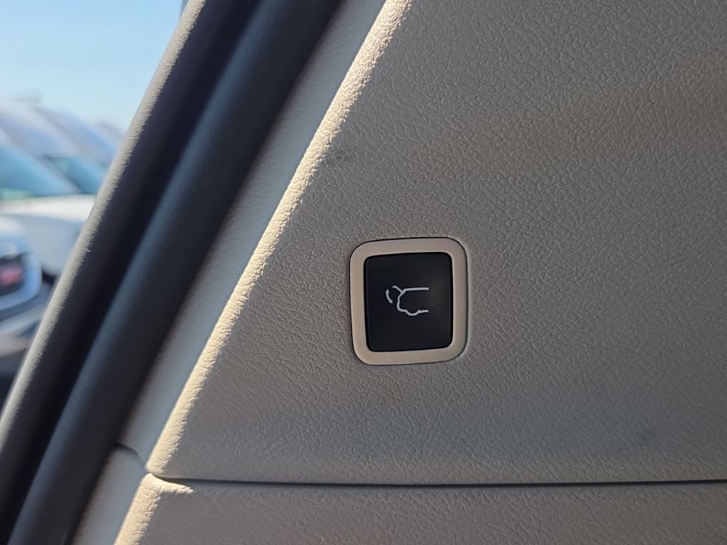 Used 2023 Chrysler Voyager LX FWD image 20