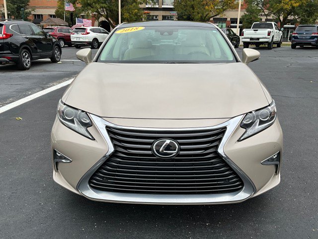 Used 2018 Lexus ES 350 w/ Luxury Package w/Wood Trim FWD image 2