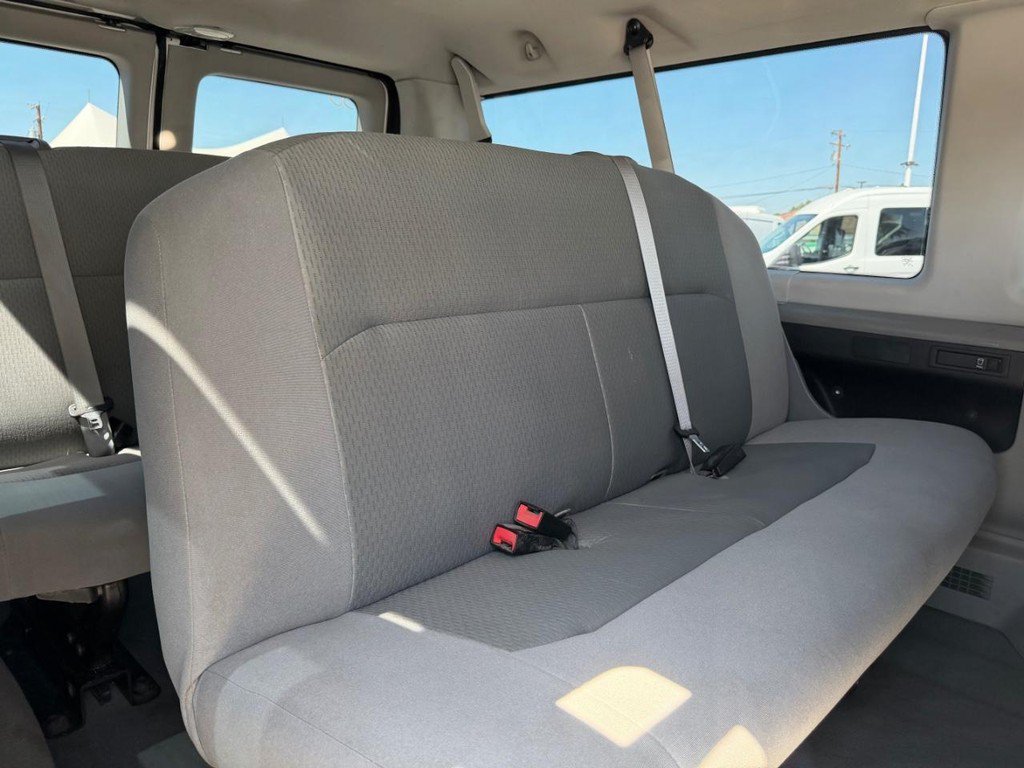 Used 2009 Ford E-350 and Econoline 350 Super Duty Wagon RWD image 35