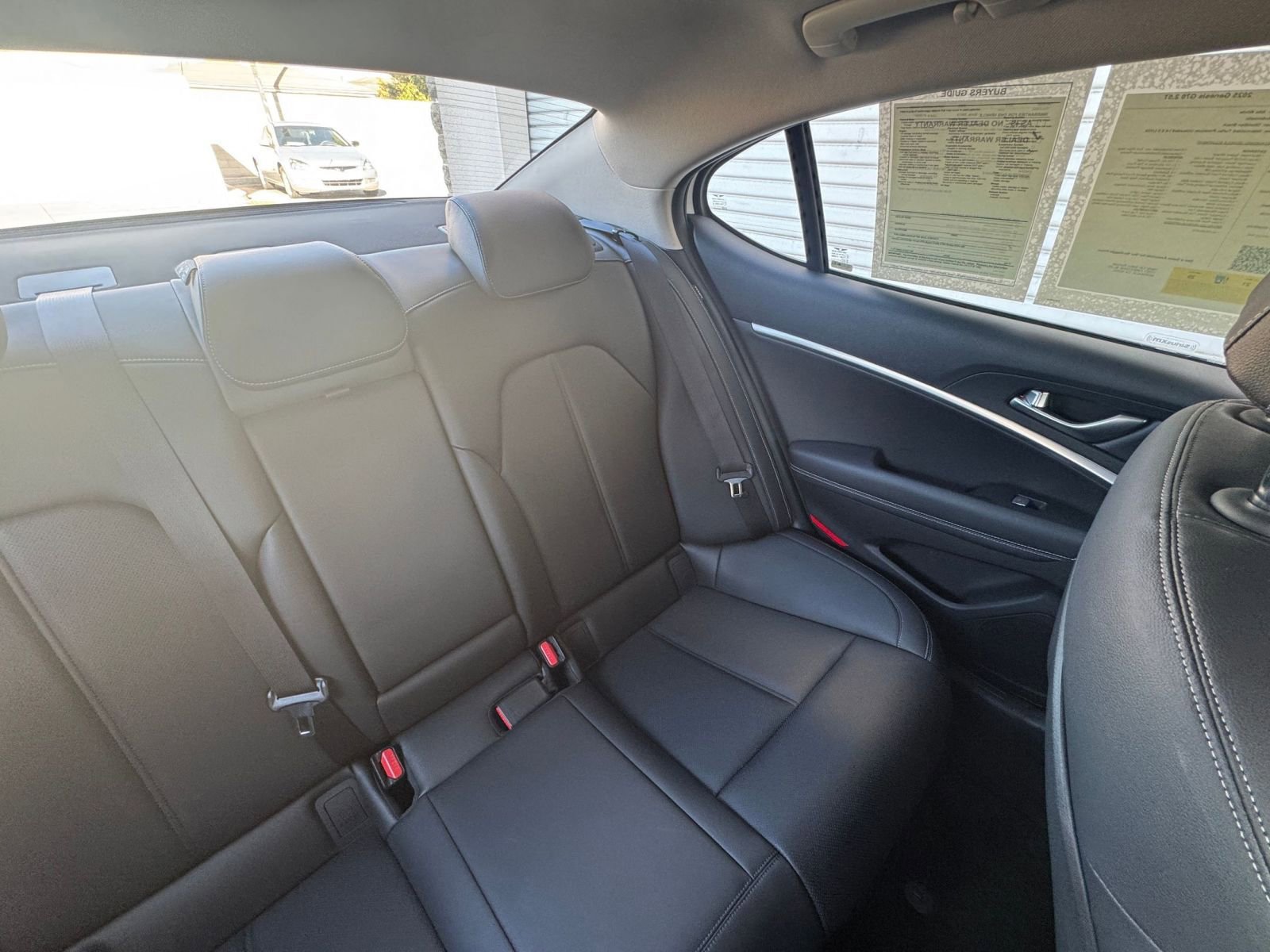 Used 2025 Genesis G70 2.5T image 37