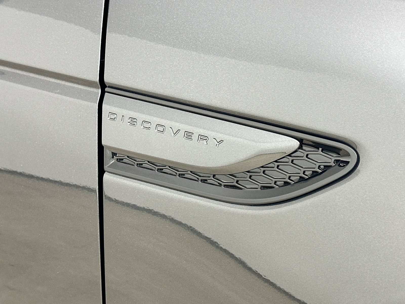 New 2026 Land Rover Discovery Sport Landmark AWD/4WD image 9