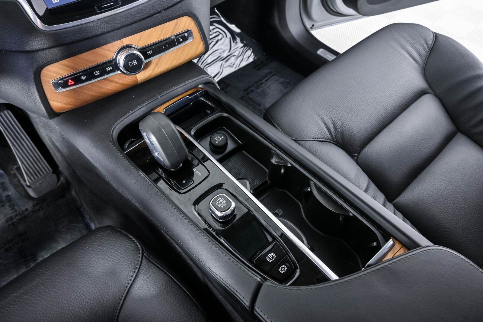 Certified 2024 Volvo XC90 T8 Plus w/ Protection Package Premier AWD/4WD image 17
