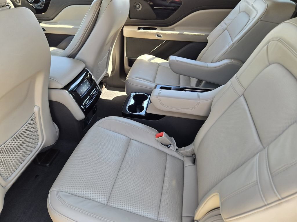 Used 2024 Lincoln Aviator Reserve w/ Equipment Group 201A RWD image 39