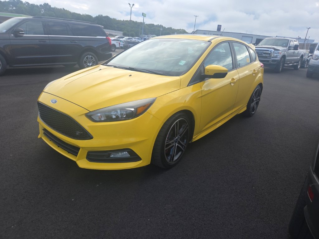 Used 2017 Ford Focus ST w/ Equipment Group 401A FWD image 2