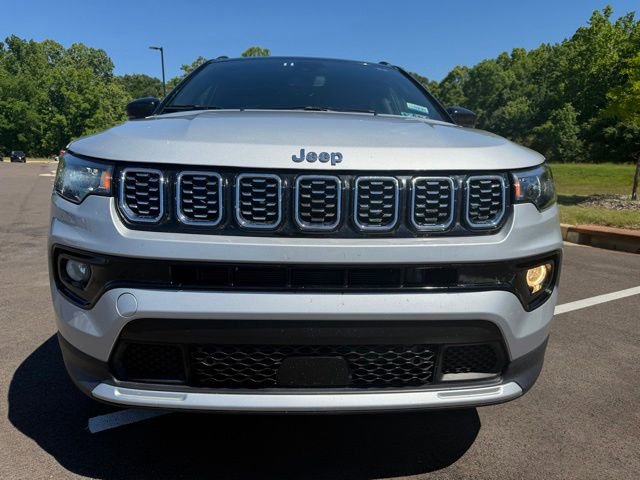 Used 2025 Jeep Compass Limited AWD/4WD image 3