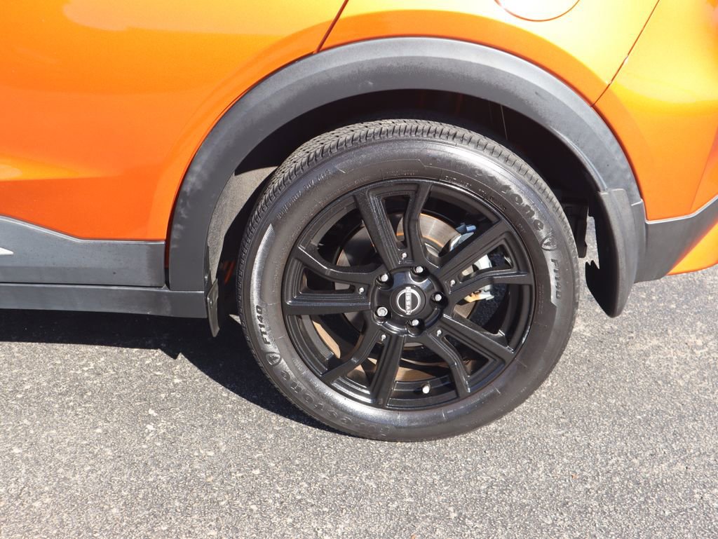 Used 2023 Nissan Kicks SR w/ SR Premium Package image 9