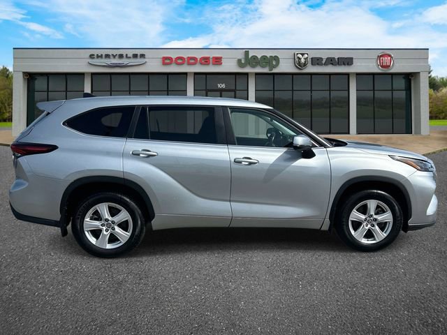 Used 2024 Toyota Highlander LE image 31