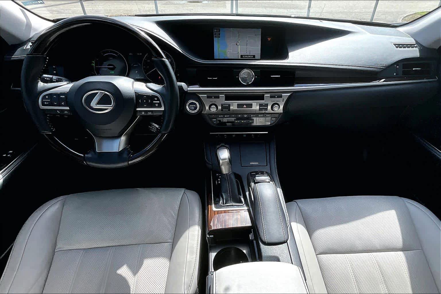 Used 2017 Lexus ES 300h image 16