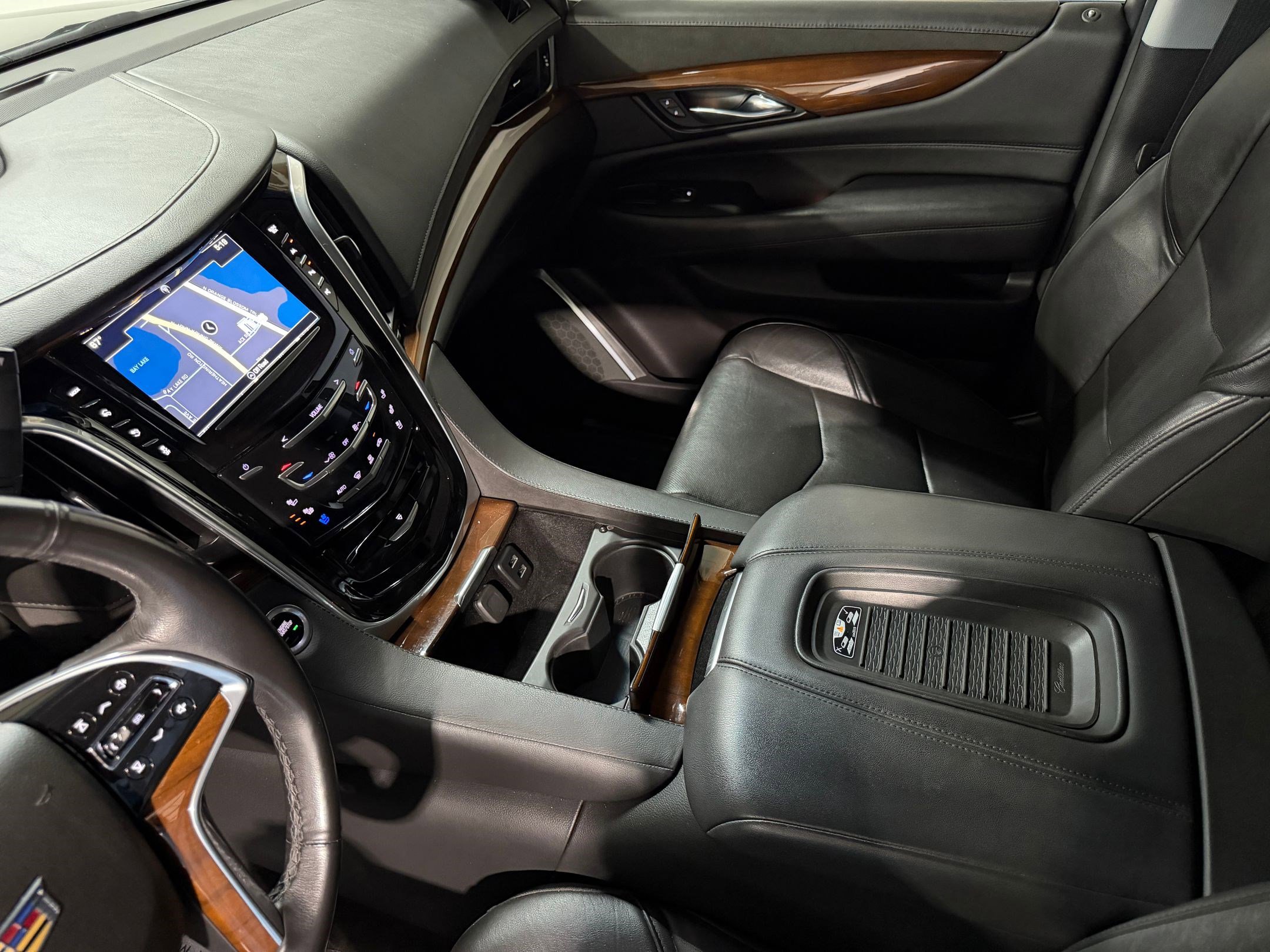 Used 2019 Cadillac Escalade Premium Luxury AWD/4WD image 35
