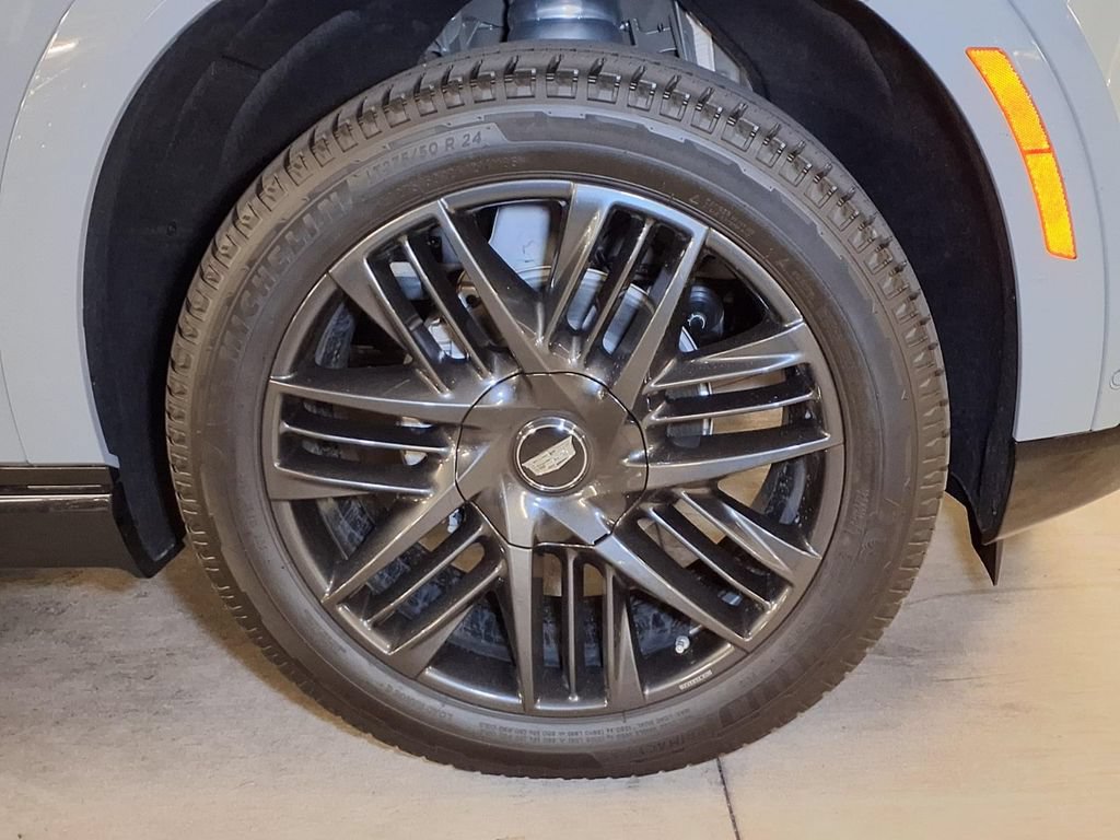 New 2026 Cadillac Escalade IQL Sport 1 w/ LPO, ONYX Package AWD/4WD image 4