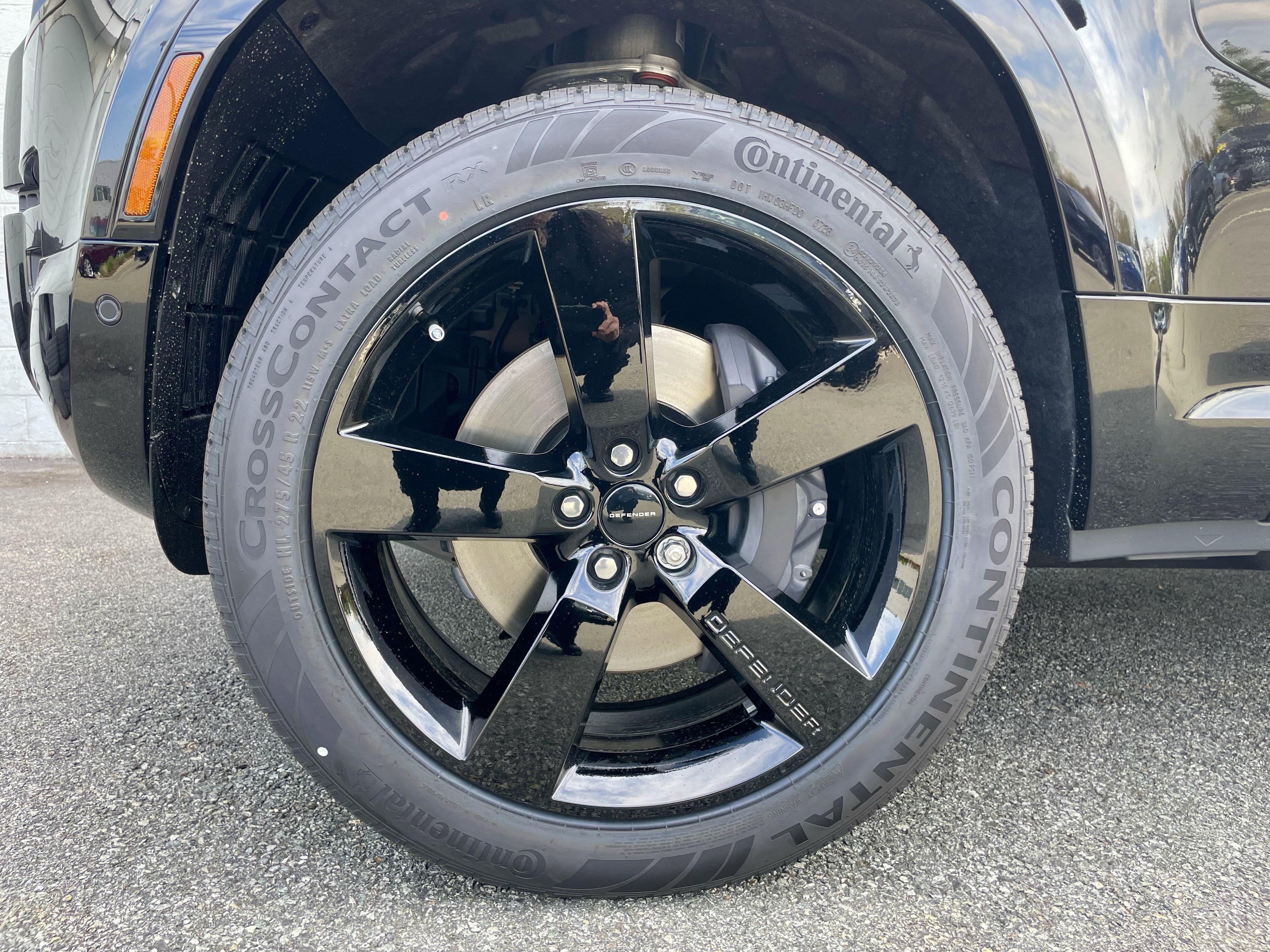 New 2026 Land Rover Defender 110 X-Dynamic SE image 9