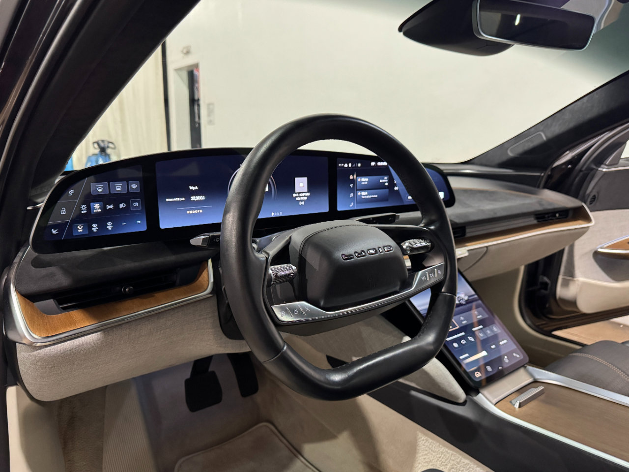 Used 2022 Lucid Air Grand Touring image 9