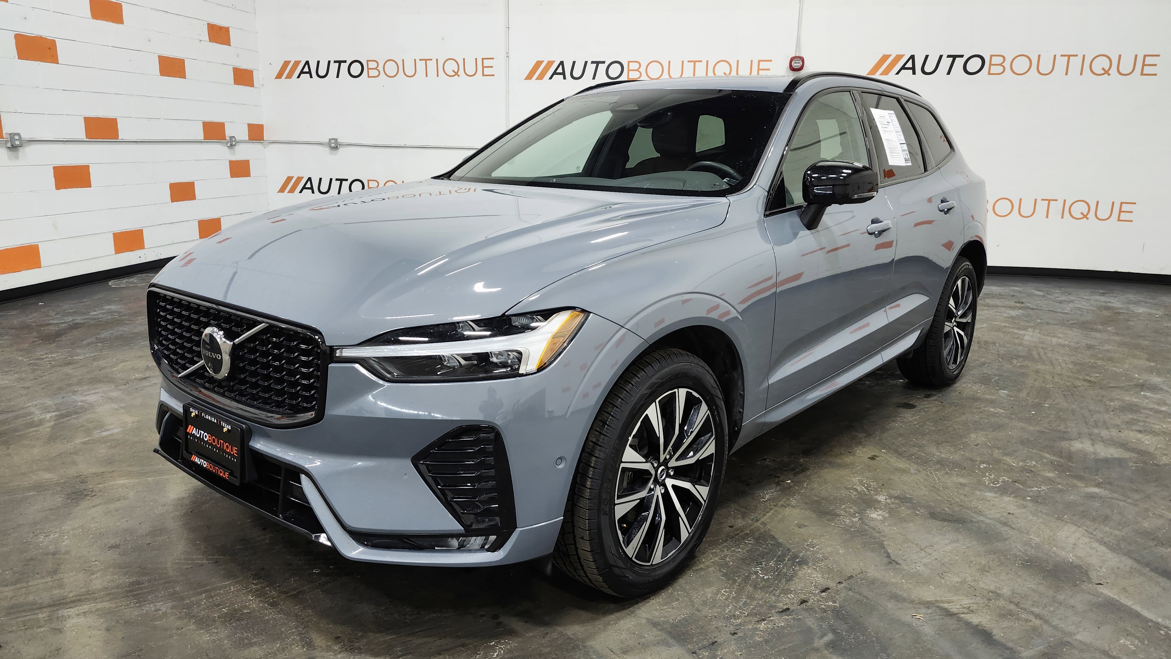 Used 2024 Volvo XC60 B5 Plus image 13