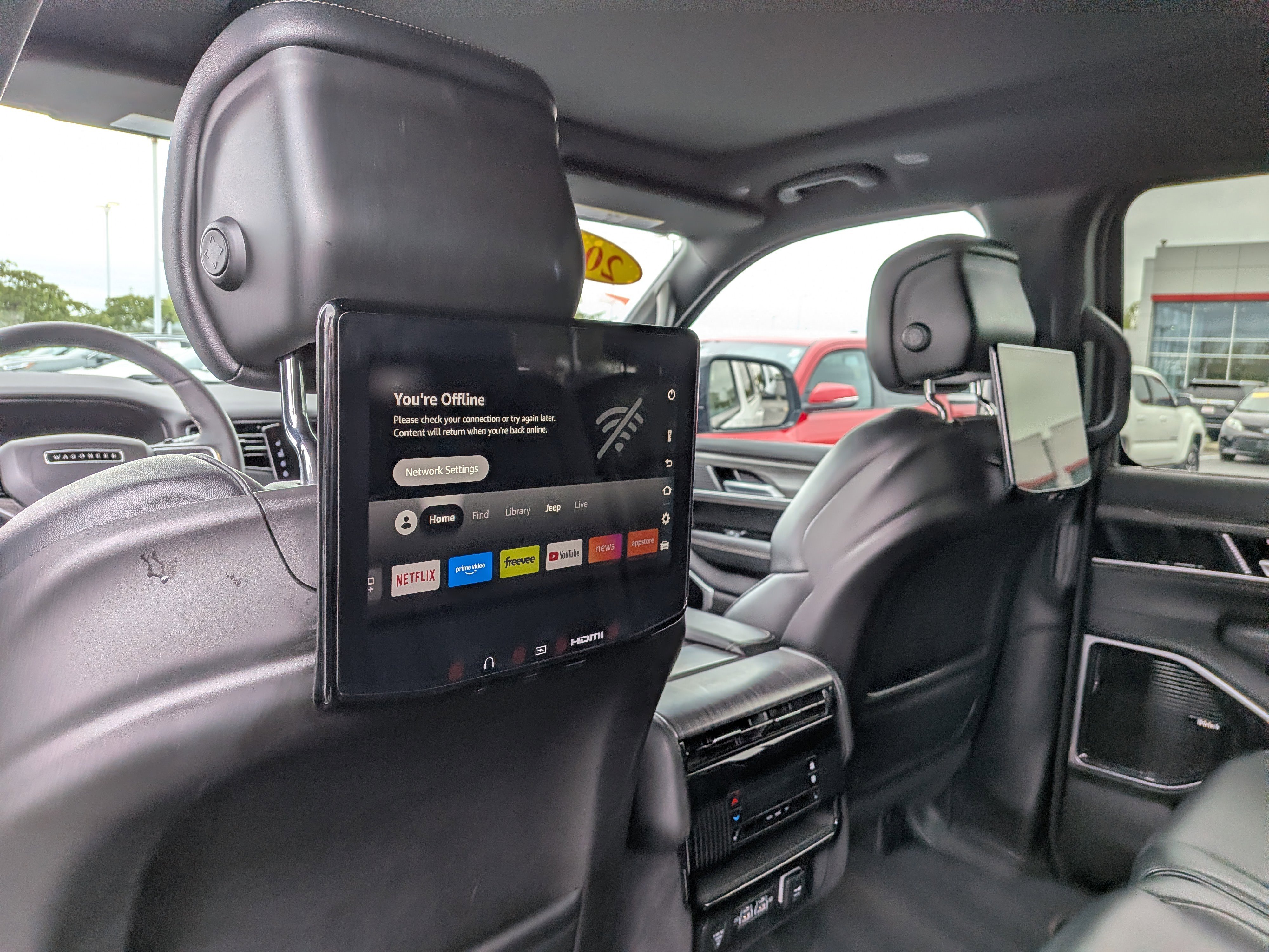 Used 2024 Jeep Wagoneer Series III w/ Premium Group I AWD/4WD image 22