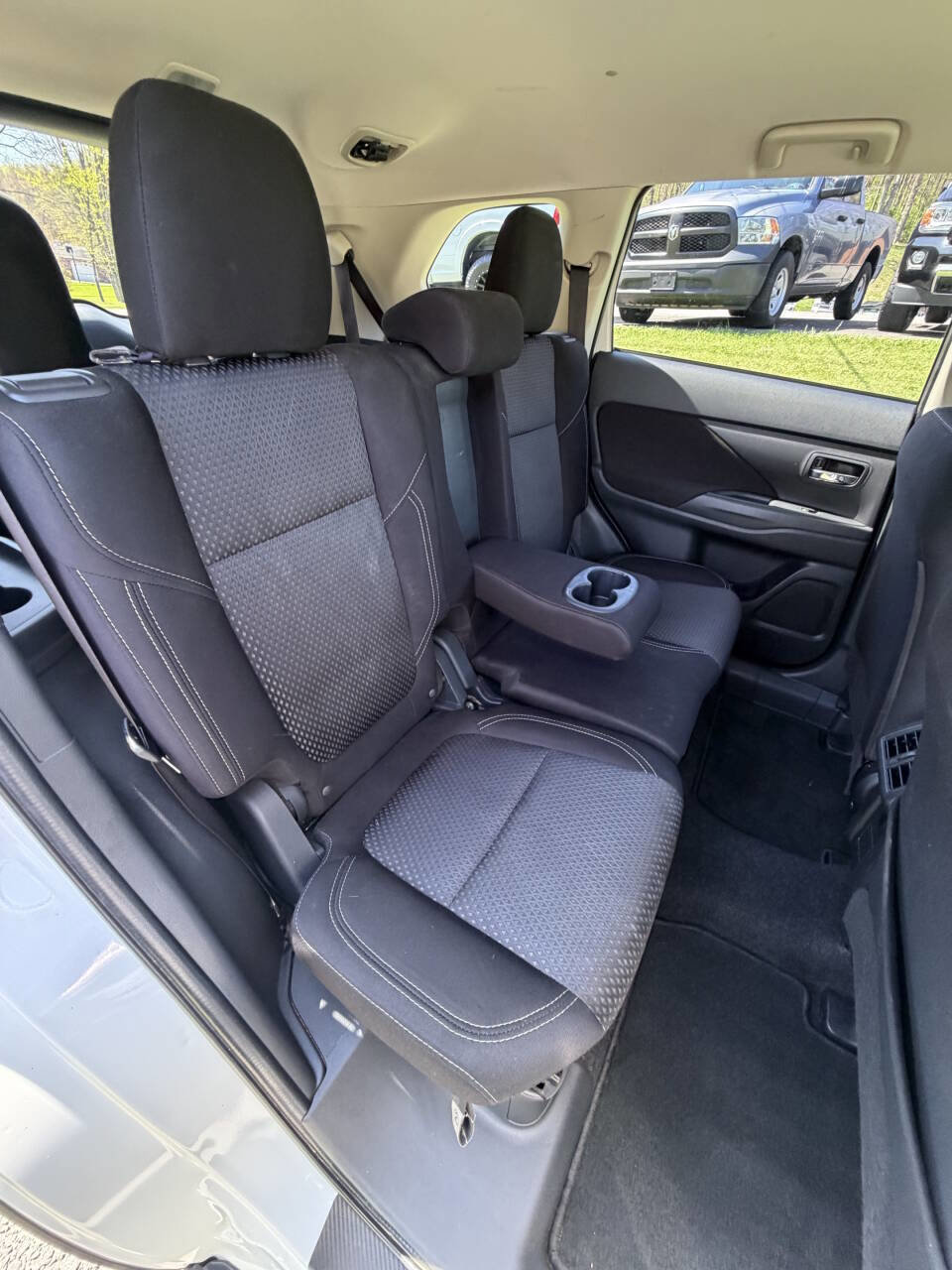 Used 2020 Mitsubishi Outlander ES AWD/4WD image 37