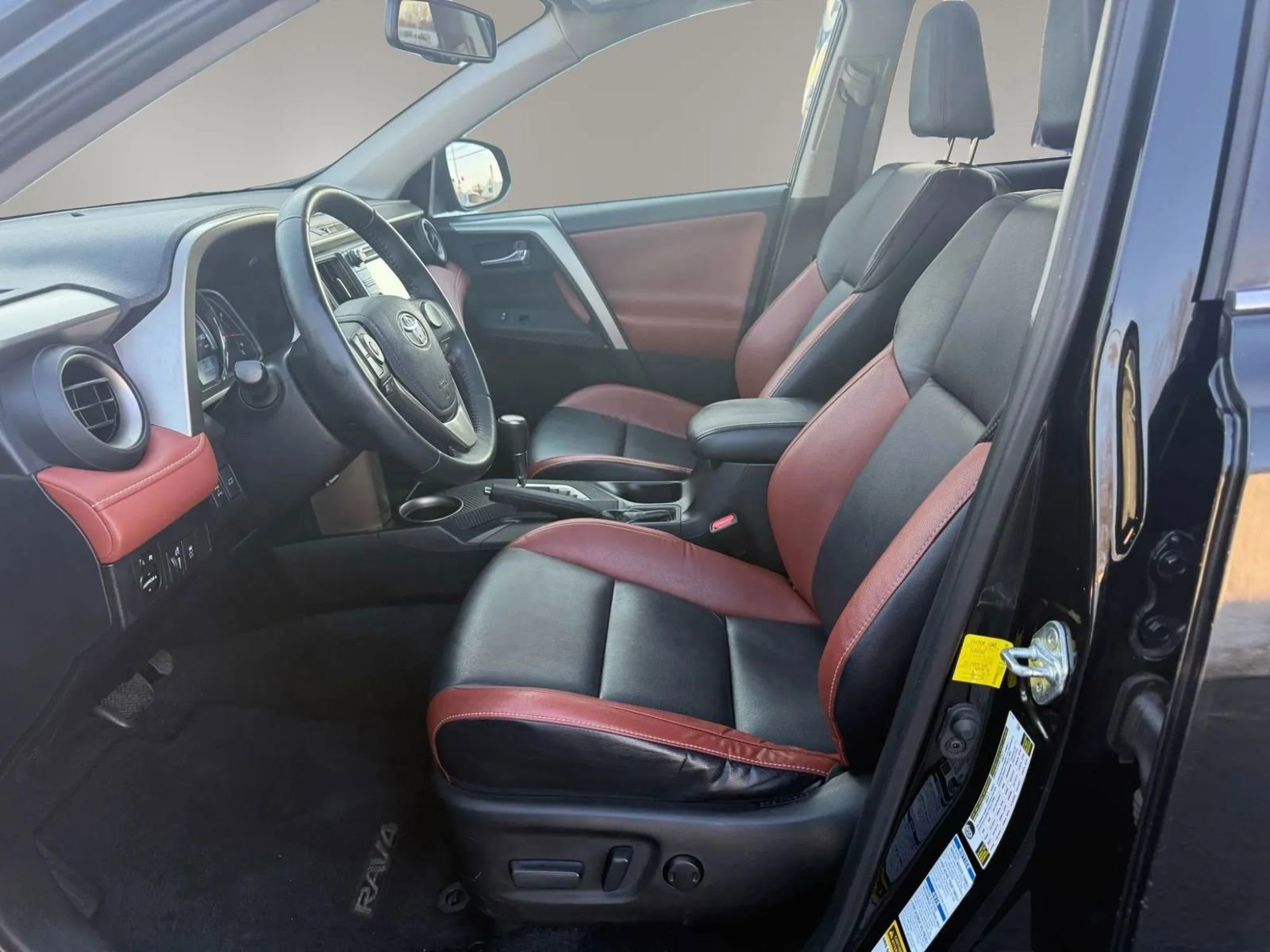 Used 2014 Toyota RAV4 Limited image 14