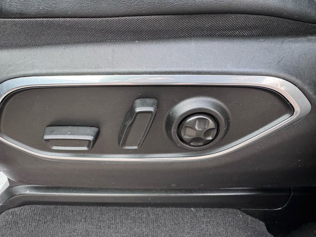 Used 2024 Jeep Wagoneer L Series II w/ Flexible Seating Group image 15