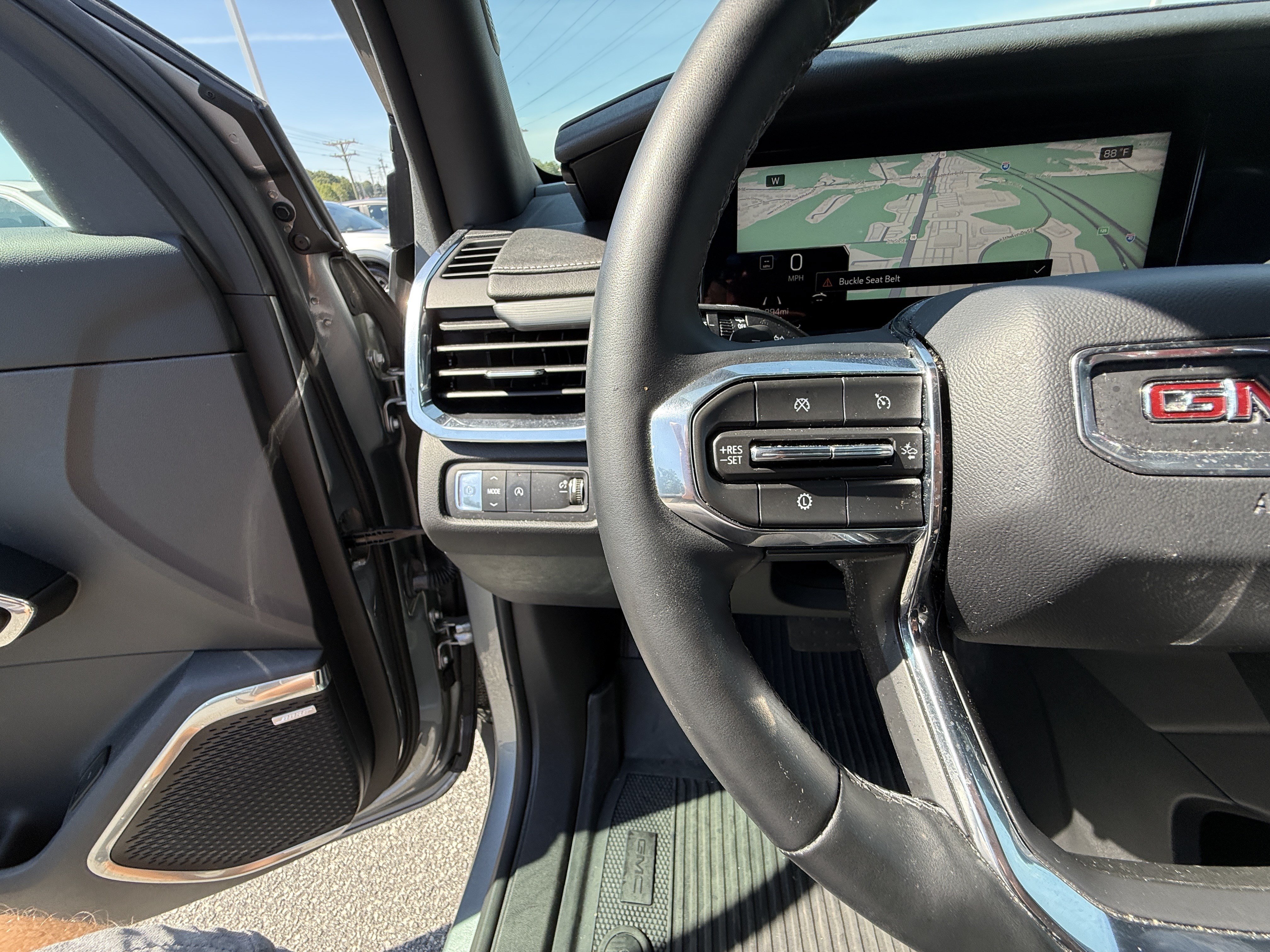 Used 2025 GMC Acadia Elevation w/ Elevation Premium Package FWD image 26