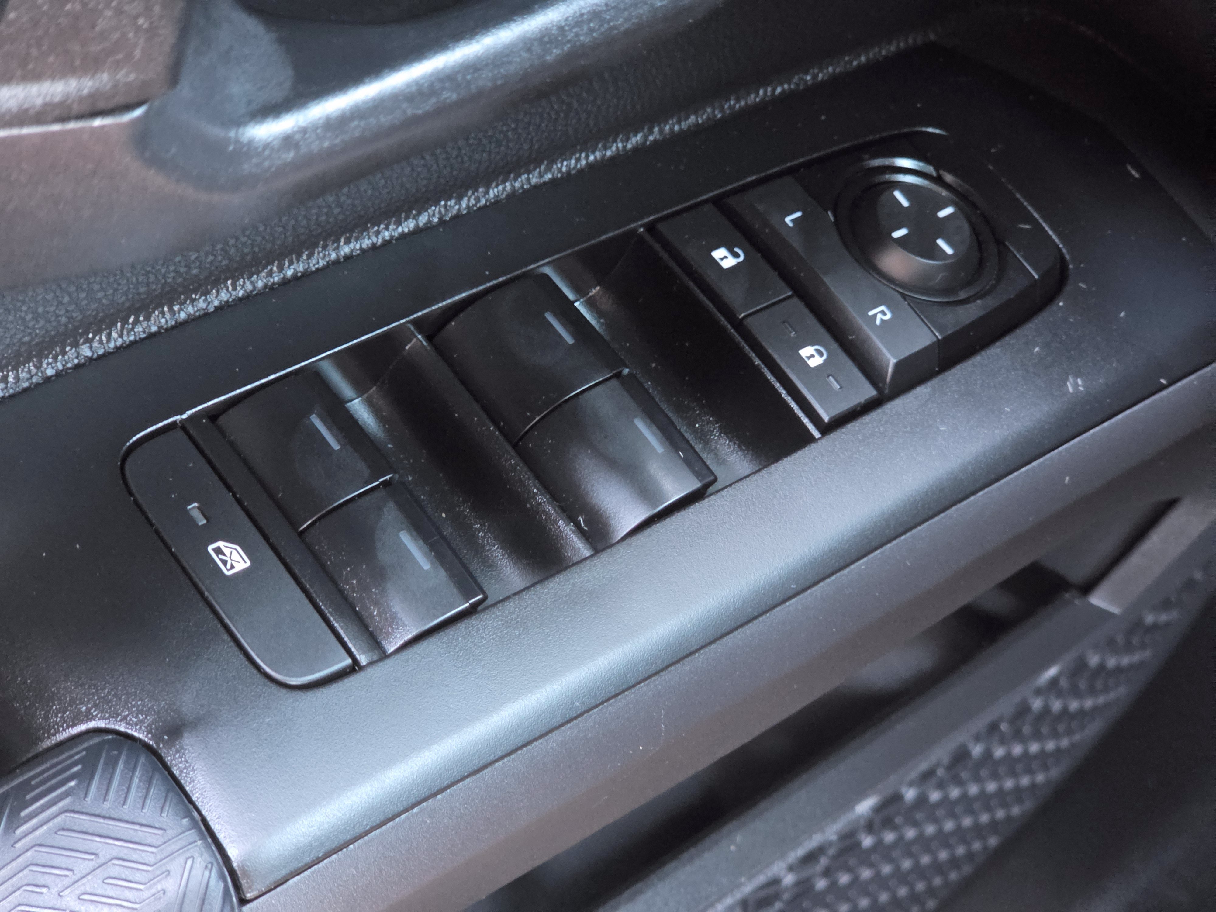 Used 2025 Toyota Tacoma SR5 AWD/4WD image 12