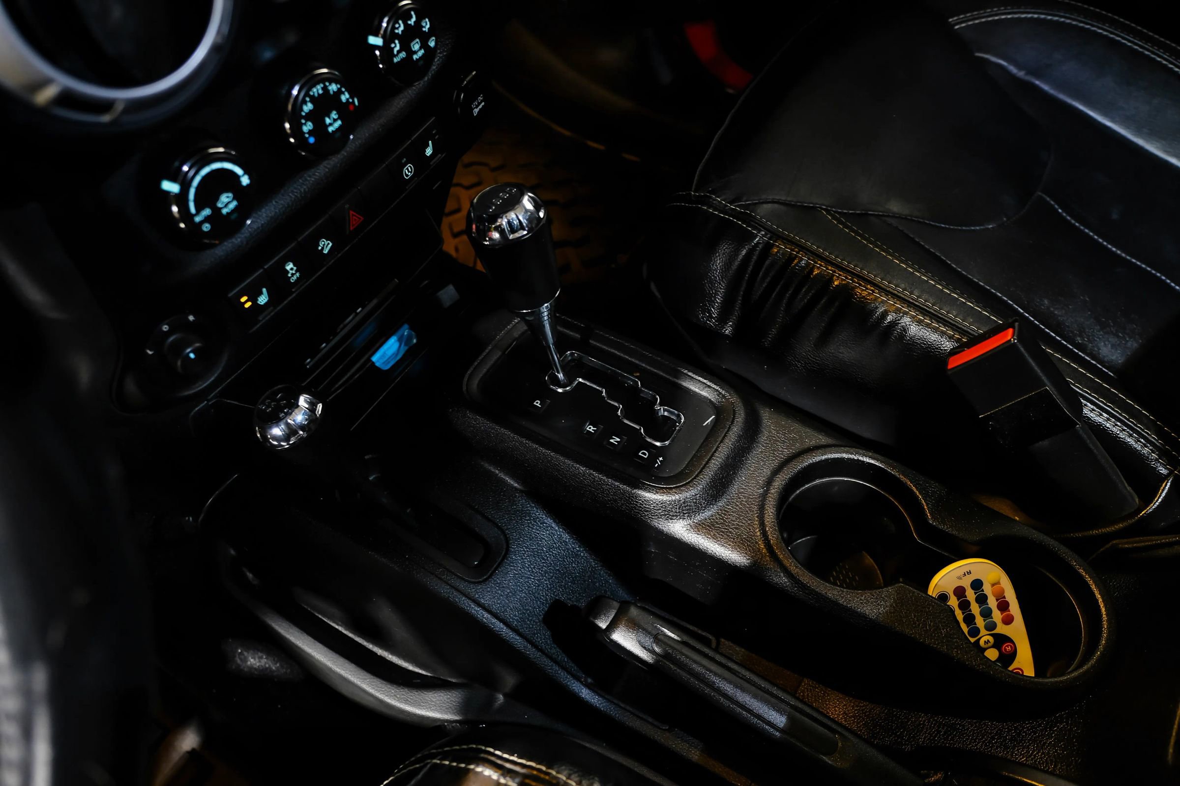 Used 2014 Jeep Wrangler Sahara w/ Connectivity Group image 26