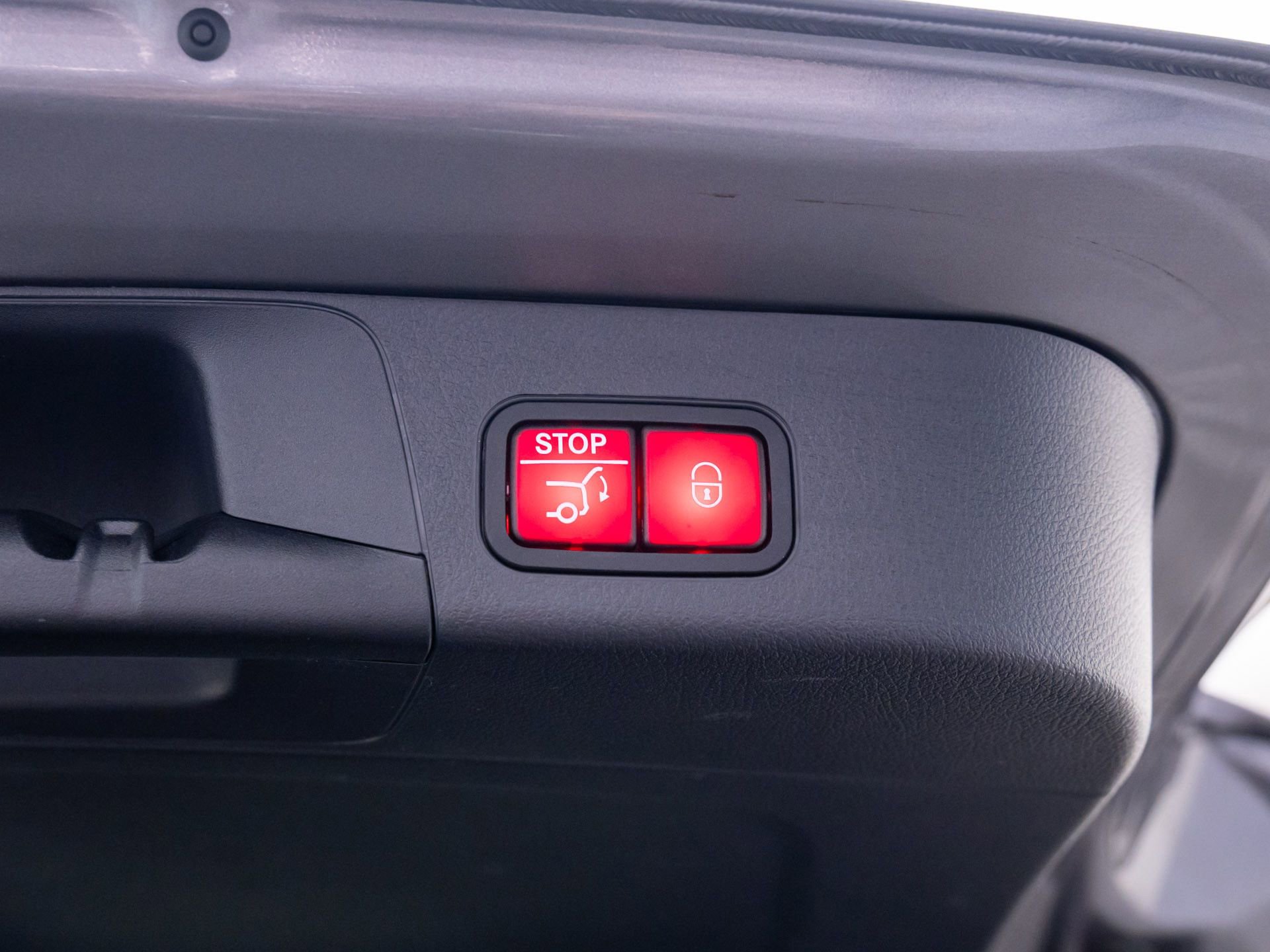 Used 2023 Mercedes-Benz EQB 300 4MATIC w/ Exclusive Package image 34