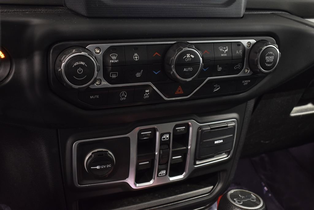 Used 2018 Jeep Wrangler Unlimited Sahara w/ Cold Weather Group image 24