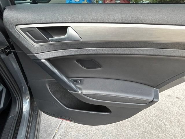 Used 2015 Volkswagen Golf S FWD image 25