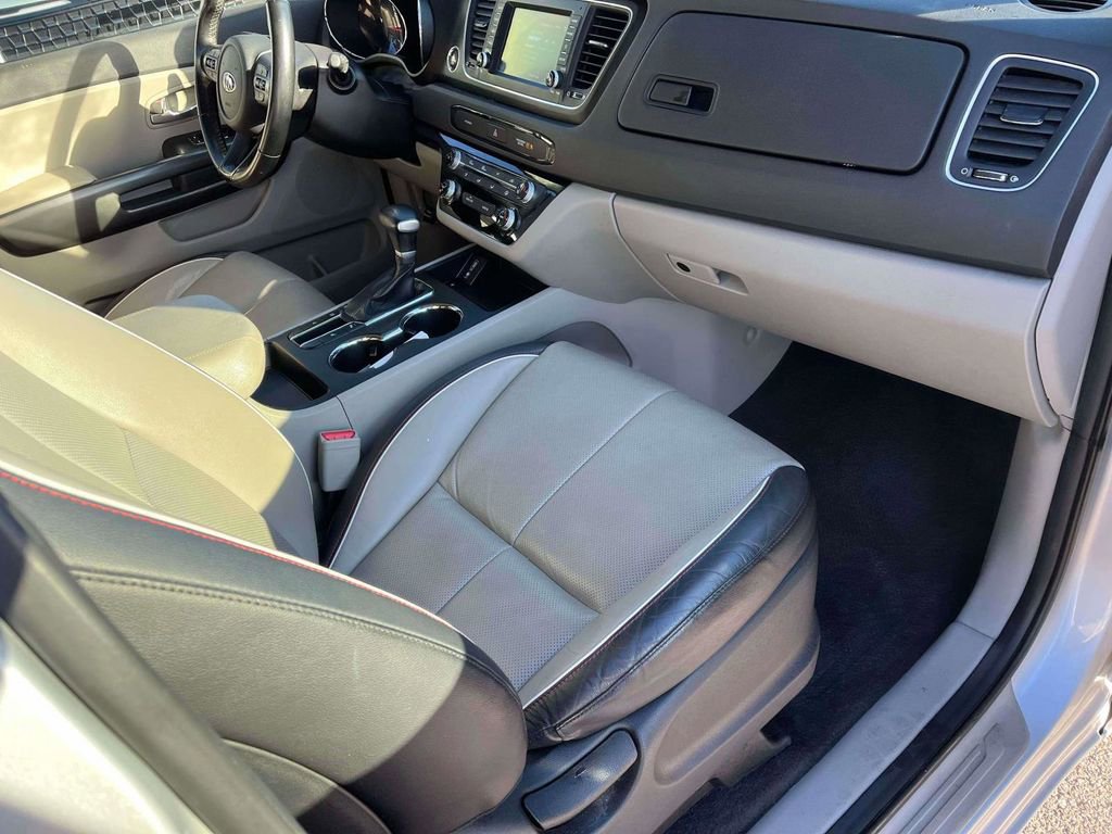 Used 2020 Kia Sedona EX image 10