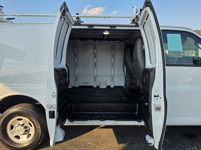 Used 2020 Chevrolet Express 2500 w/ Driver Convenience Package RWD image 27