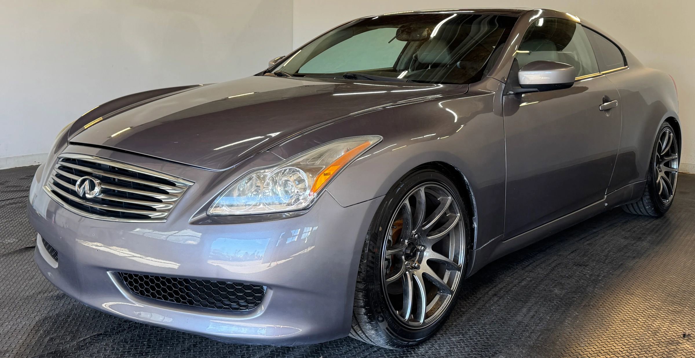 Used 2009 INFINITI G37 x Coupe w/ Premium Pkg image 2