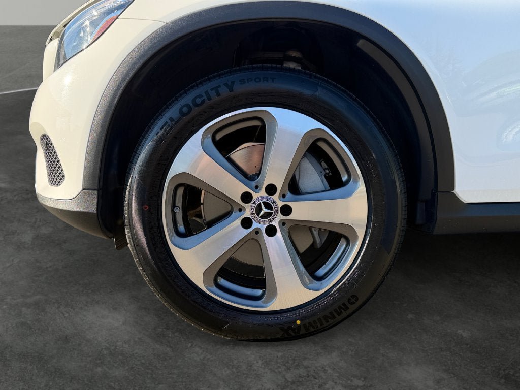 Used 2019 Mercedes-Benz GLC 300 4MATIC image 4