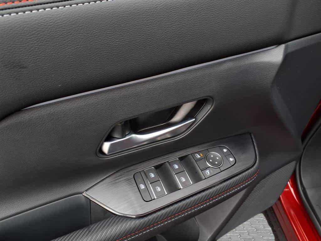 New 2025 Nissan Kicks SR image 12
