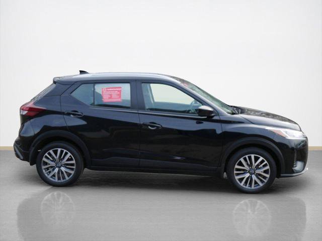 Certified 2024 Nissan Kicks SV image 2