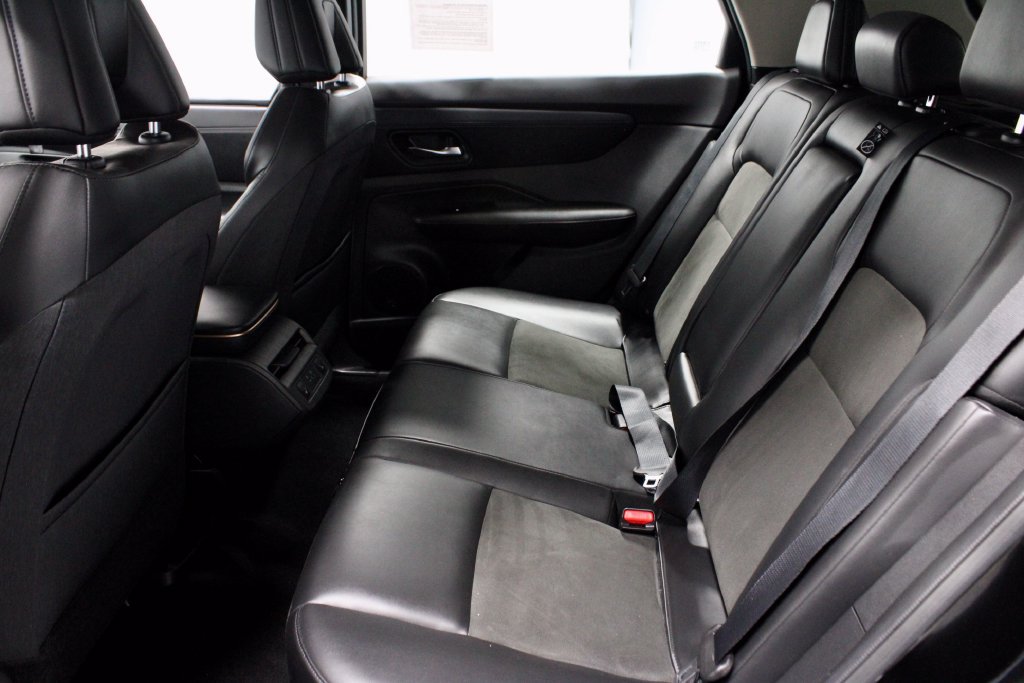 Certified 2023 Nissan Ariya AWD image 22
