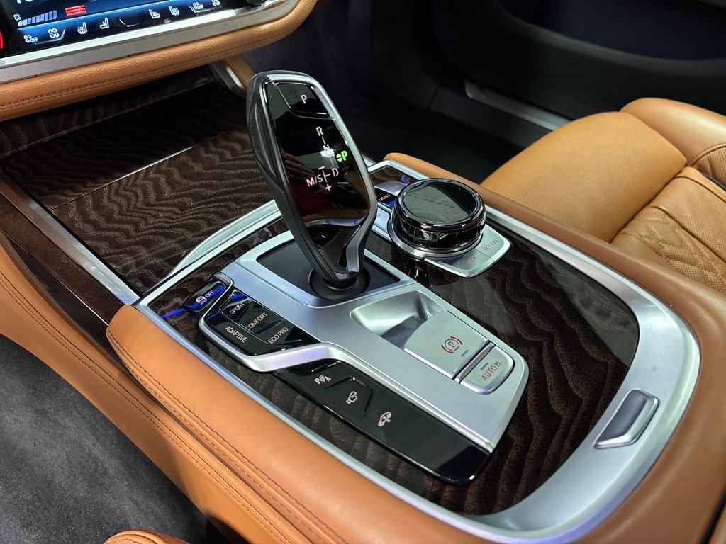 Used 2021 BMW 750i xDrive w/ Executive Package image 40